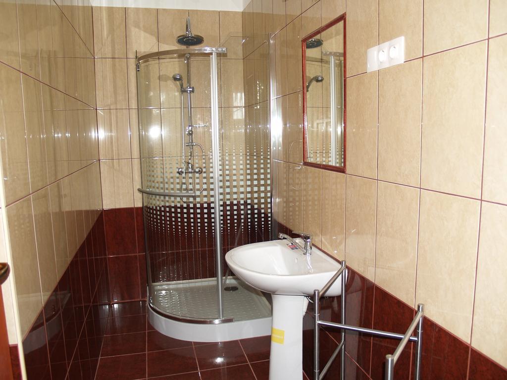 Liliom Apartman Gyula Buitenkant foto