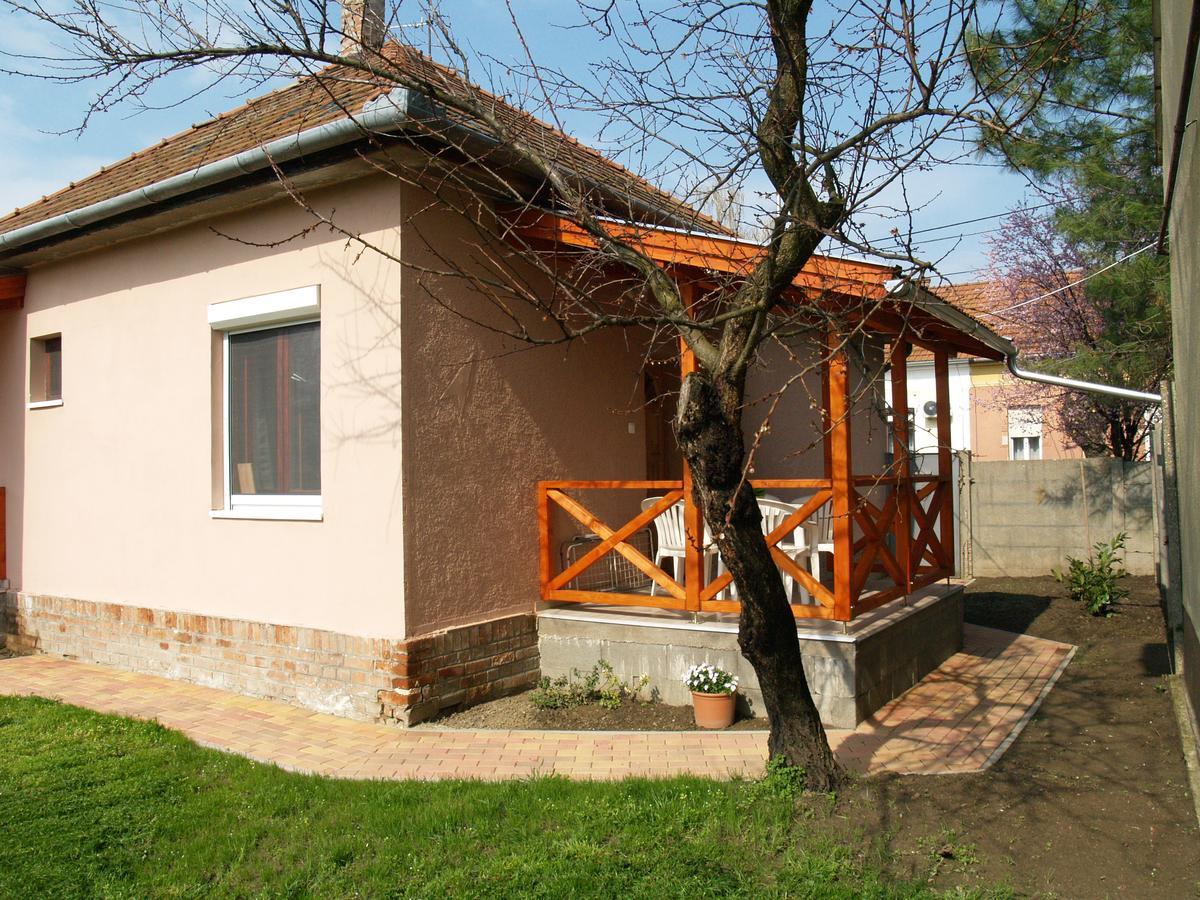 Liliom Apartman Gyula Buitenkant foto