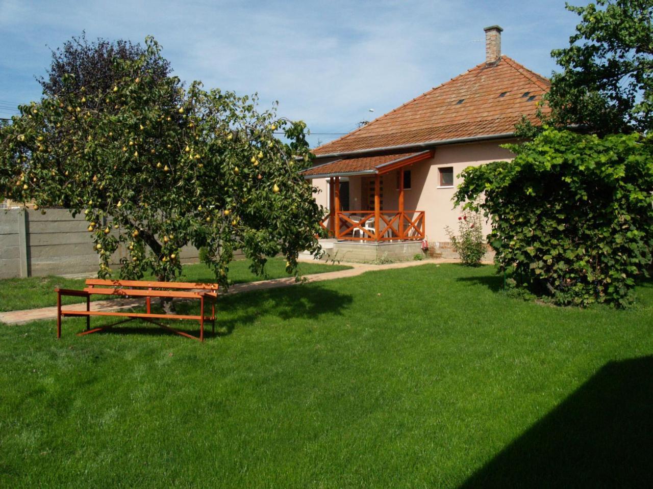 Liliom Apartman Gyula Buitenkant foto