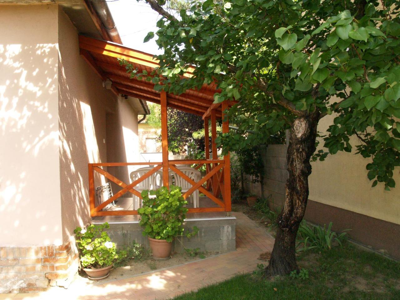 Liliom Apartman Gyula Buitenkant foto