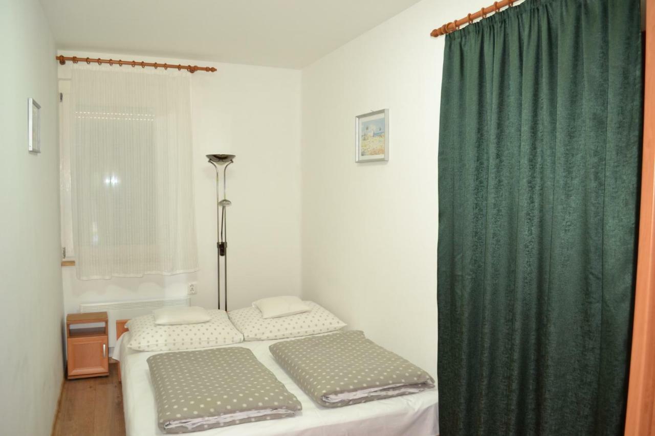 Liliom Apartman Gyula Buitenkant foto